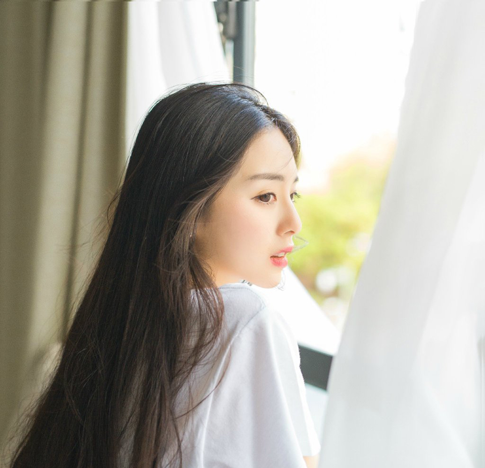 邓贤会意，微笑着点点头，算是默认了庞统的意思，至于原本的蜀中四将如今却变成了三将，已经没人在意了。